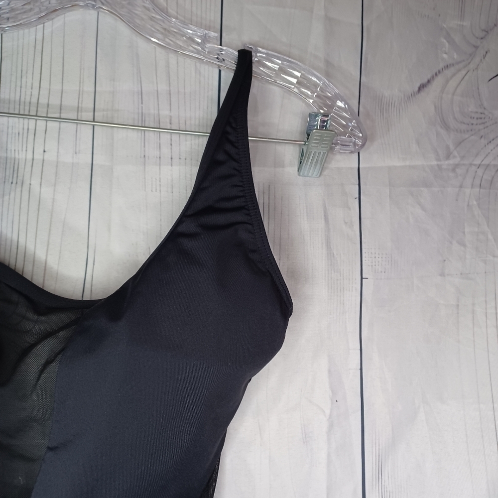 La Blanca Island Goddess Minimalist Black One-Piece Swimsuit - Picture 2 of 9